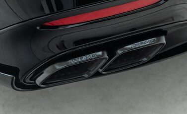 Mercedes-Benz SL Class SL63 AMG PERFORMANCE 37