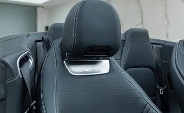 Mercedes-Benz SL Class SL63 AMG PERFORMANCE 18