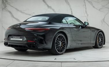 Mercedes-Benz SL Class SL63 AMG PERFORMANCE 8