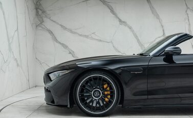 Mercedes-Benz SL Class SL63 AMG PERFORMANCE 38