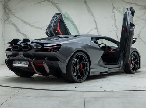 Lamborghini Revuelto 8