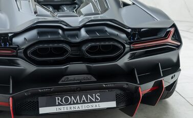 Lamborghini Revuelto 31