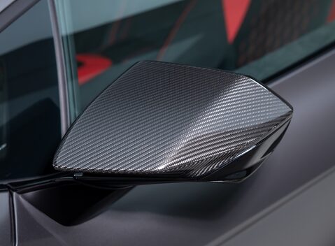 Lamborghini Revuelto 36