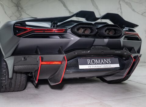 Lamborghini Revuelto 41