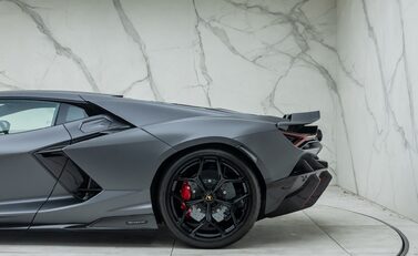 Lamborghini Revuelto 46