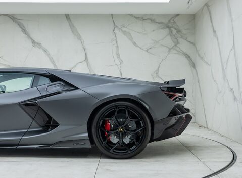 Lamborghini Revuelto 46