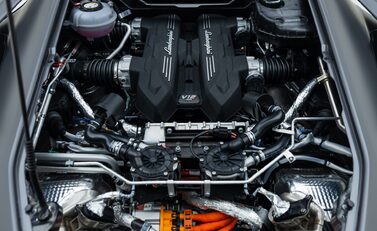 Lamborghini Revuelto 47