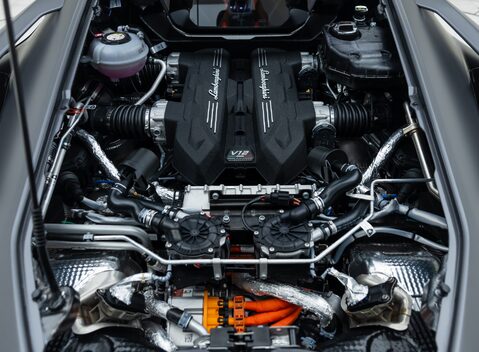 Lamborghini Revuelto 47