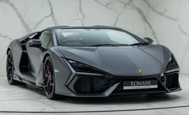 Lamborghini Revuelto 11