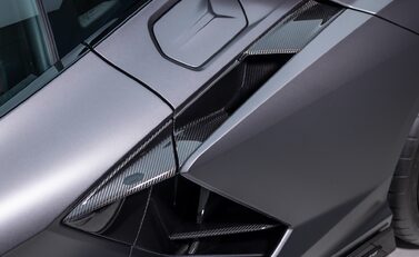 Lamborghini Revuelto 37