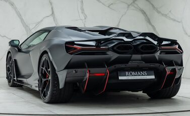 Lamborghini Revuelto 12