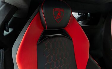 Lamborghini Revuelto 18