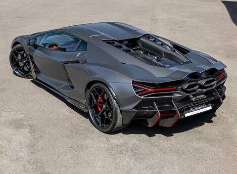 Lamborghini Revuelto 4