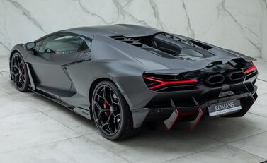 Lamborghini Revuelto 14