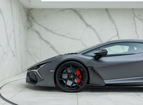 Lamborghini Revuelto 45