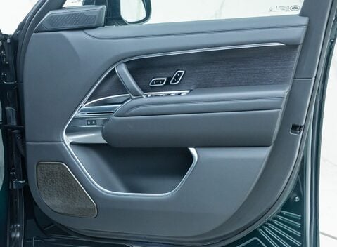 Land Rover Range Rover P530 AUTOBIOGRAPHY 28