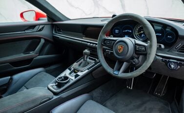 Porsche 911 GT3 (992) 13