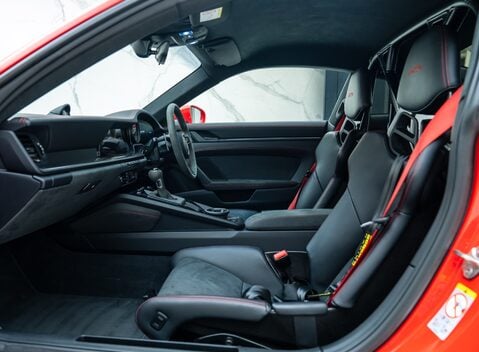 Porsche 911 GT3 (992) 18