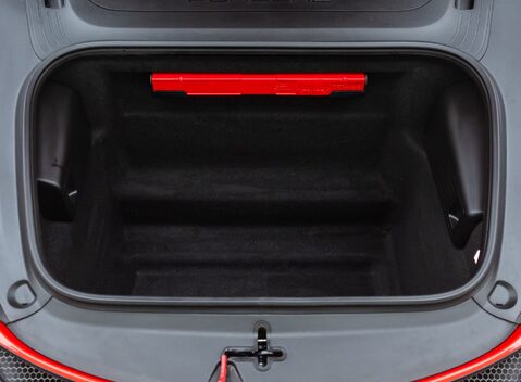 Porsche Cayman GT4 (718) 38