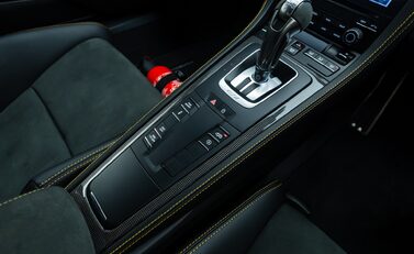 Porsche Cayman GT4 (718) 23