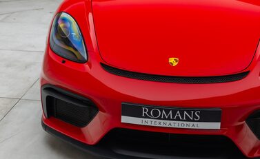 Porsche Cayman GT4 (718) 28