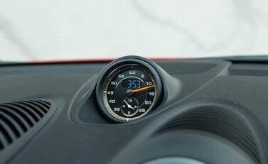 Porsche Cayman GT4 (718) 20