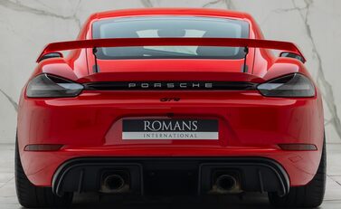 Porsche Cayman GT4 (718) 8