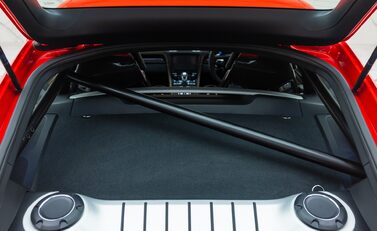 Porsche Cayman GT4 (718) 37