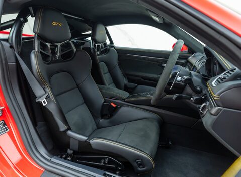 Porsche Cayman GT4 (718) 14