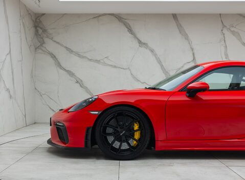 Porsche Cayman GT4 (718) 34