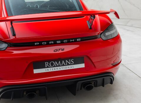 Porsche Cayman GT4 (718) 29