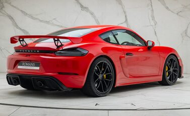 Porsche Cayman GT4 (718) 6