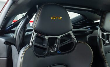 Porsche Cayman GT4 (718) 15