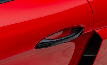 Porsche Cayman GT4 (718) 30