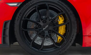 Porsche Cayman GT4 (718) 27