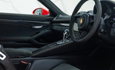 Porsche Cayman GT4 (718) 13