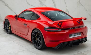 Porsche Cayman GT4 (718) 12