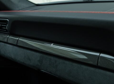 Porsche 911 Carrera 4 GTS (991.2) 24