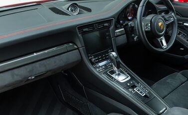 Porsche 911 Carrera 4 GTS (991.2) 19