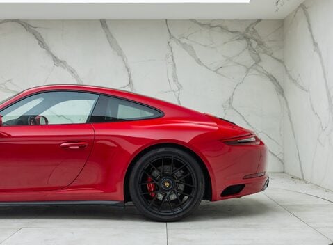 Porsche 911 Carrera 4 GTS (991.2) 34
