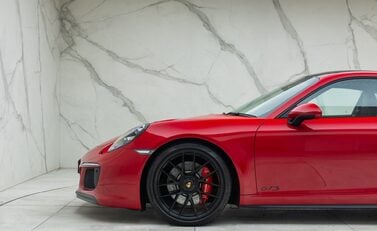Porsche 911 Carrera 4 GTS (991.2) 33