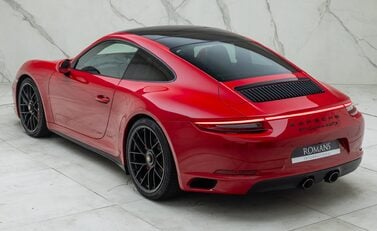 Porsche 911 Carrera 4 GTS (991.2) 12