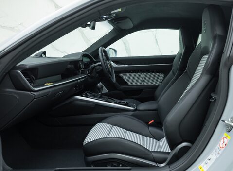 Porsche 911 SPORT CLASSIC (992) 17