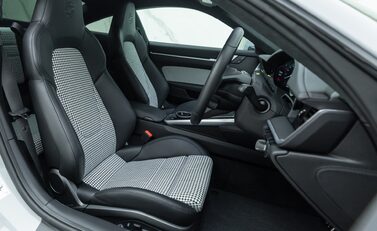 Porsche 911 SPORT CLASSIC (992) 14