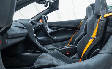 McLaren 765LT Spider 23