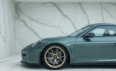 Porsche 911 GT3 TOURING (992) 33