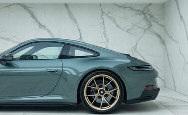 Porsche 911 GT3 TOURING (992) 34