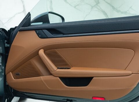 Porsche 911 GT3 TOURING (992) 20