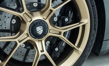 Porsche 911 GT3 TOURING (992) 28