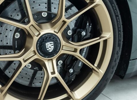 Porsche 911 GT3 TOURING (992) 28